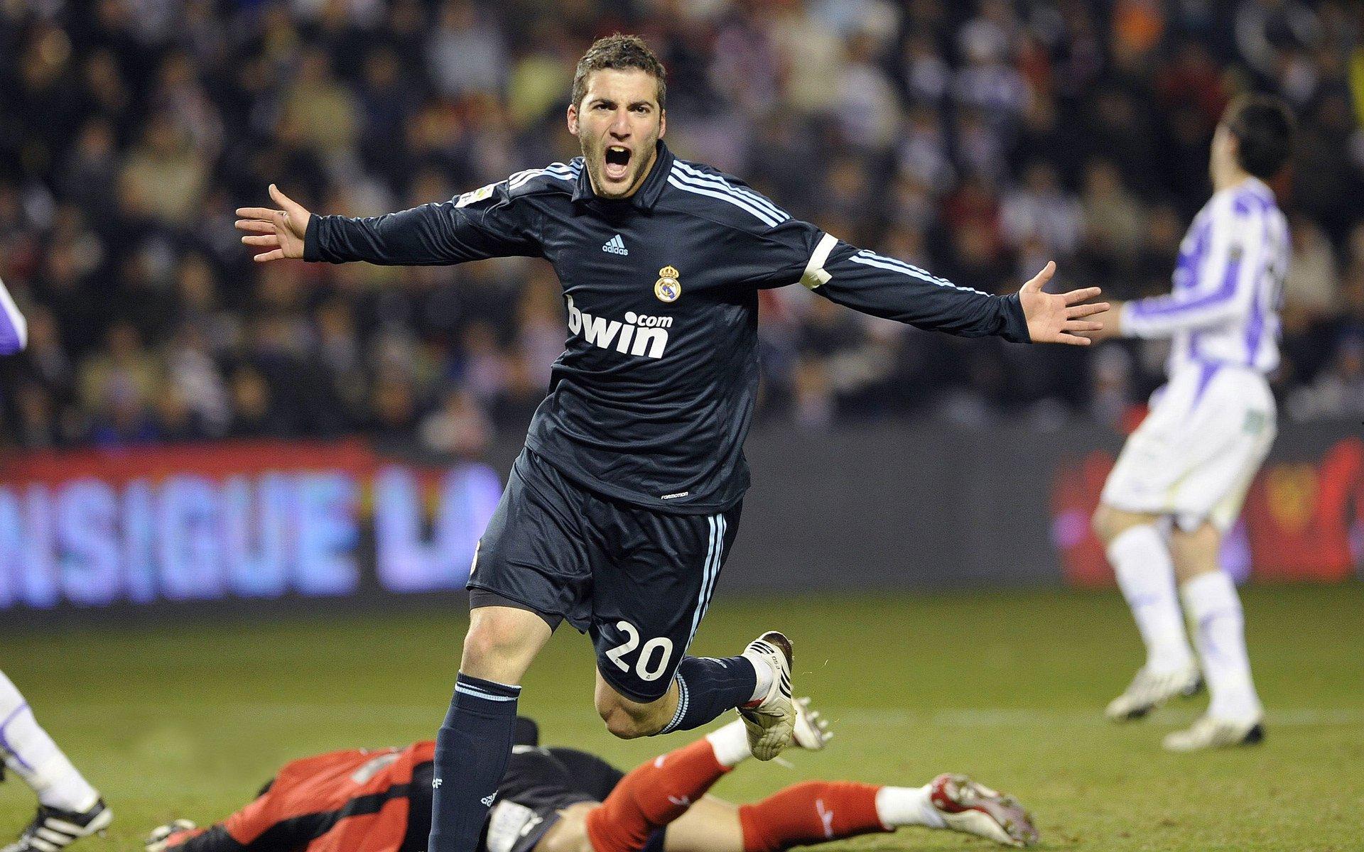 孔帕尼上任首谈拜仁哲学,拒绝个人标签,誓还南部之星传统风格